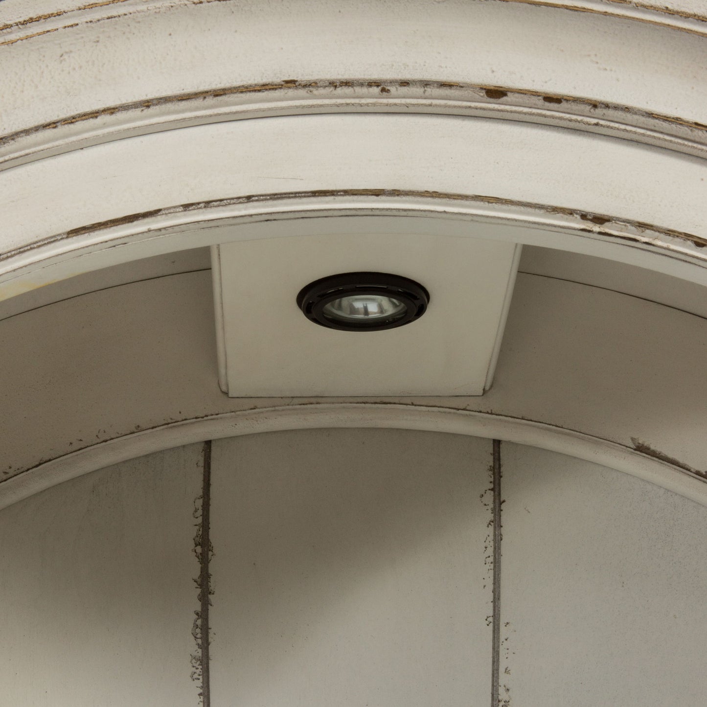 Magnolia Manor - 3 Piece Home Office Set (Desk & Hutch) - White