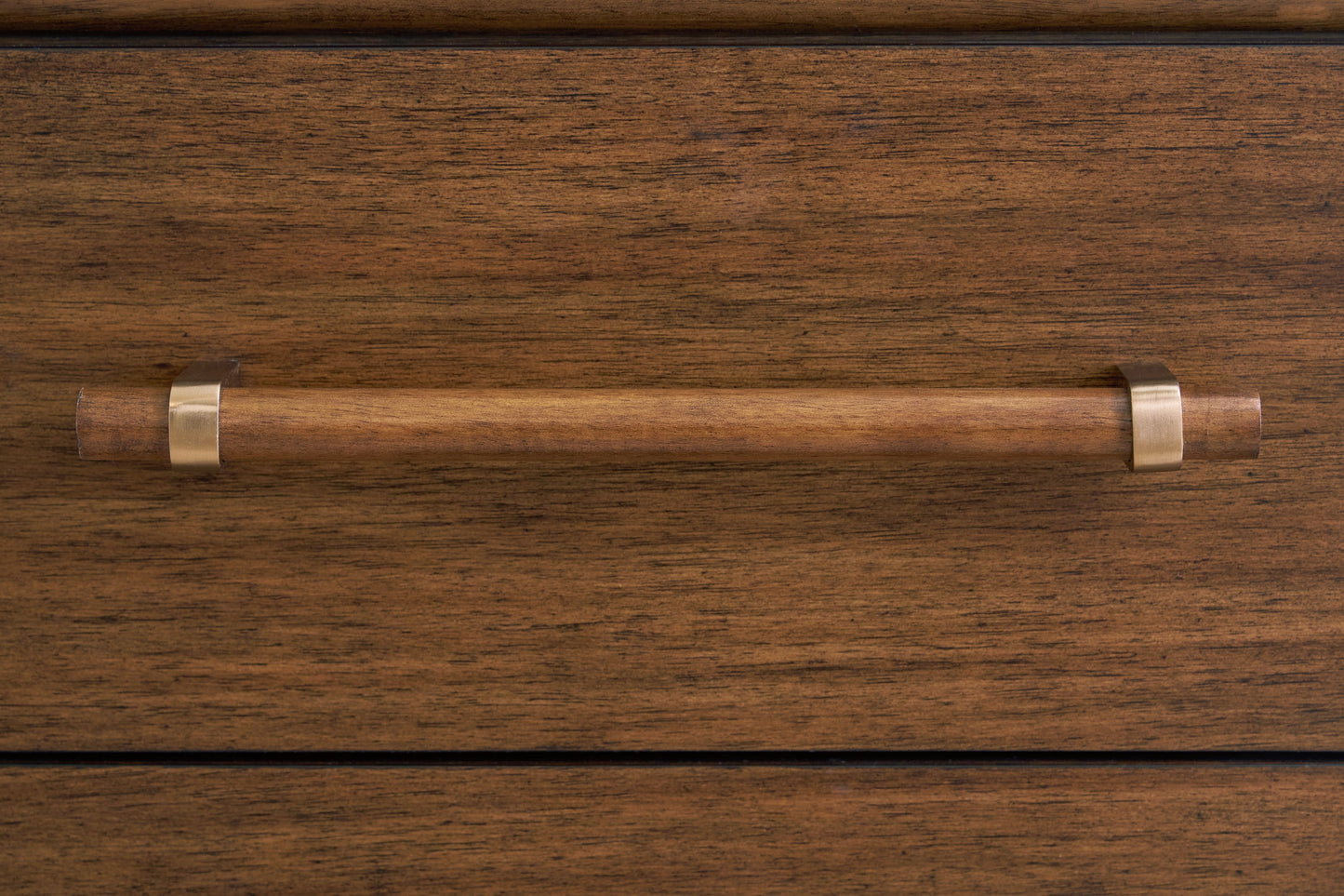 Lyncott - Five Drawer Chest - Brown