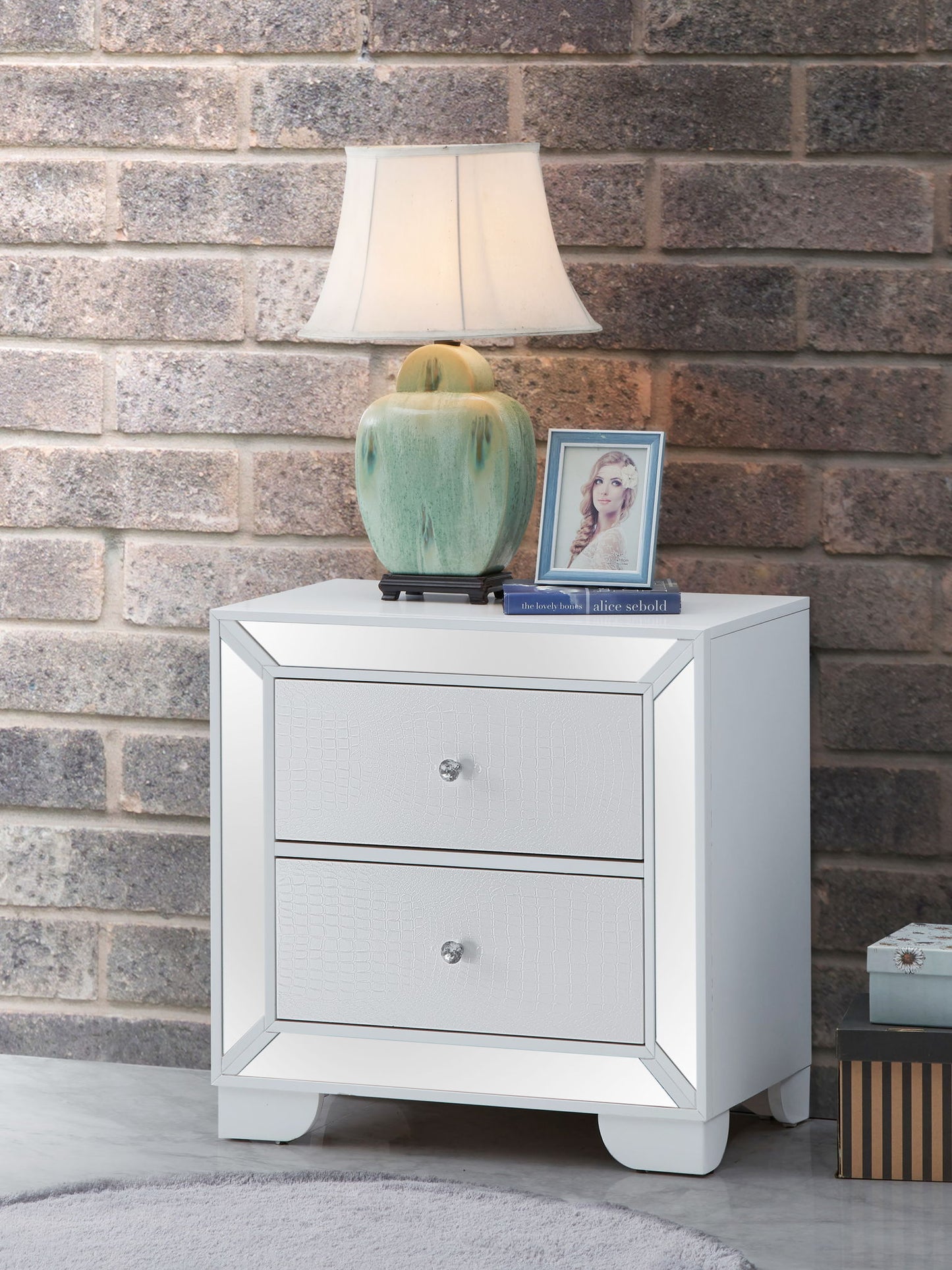 Hollywood Hills - Wooden Nightstand - Silver Champagne