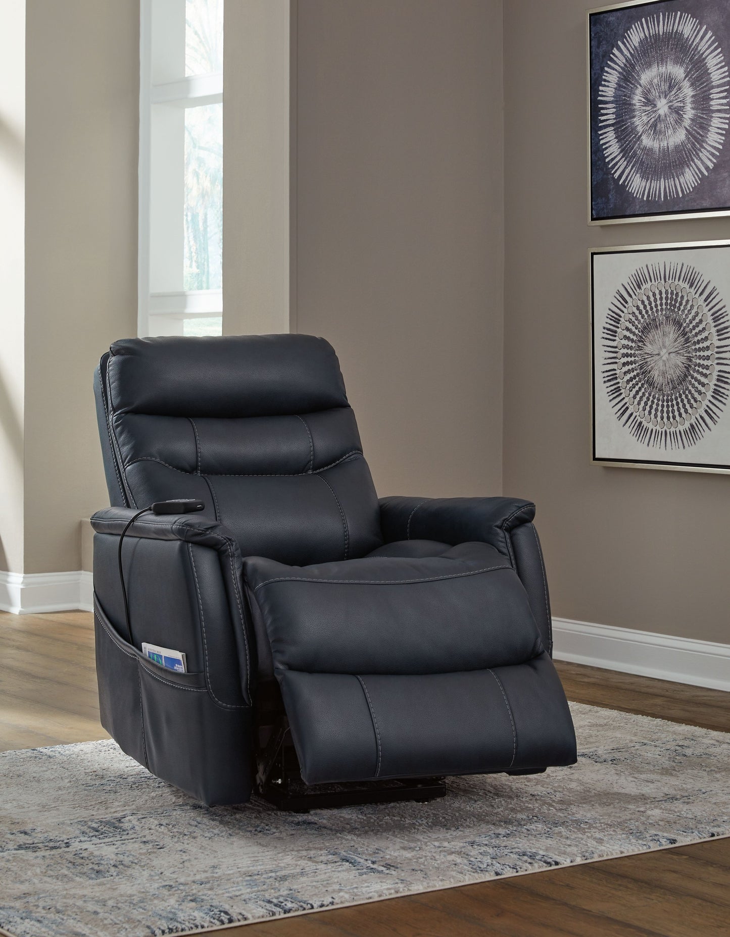 Strawbill - Power Lift Recliner