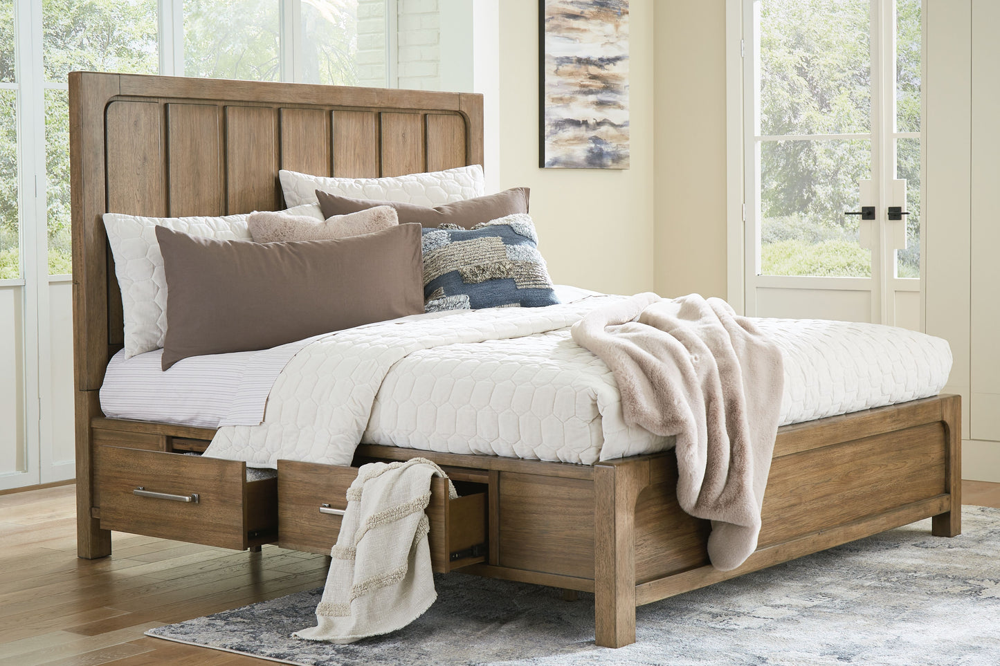 Cabalynn - Panel Bed With Storage