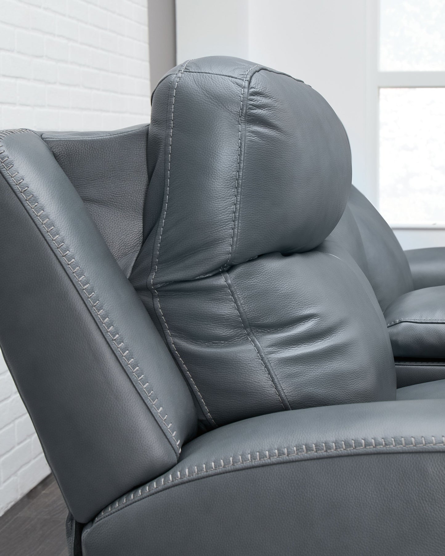 Mindanao - Power Reclining Loveseat With Console /Adj Hdrst