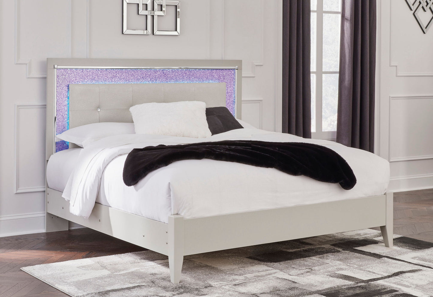 Zyniden - Upholstered Panel Bed
