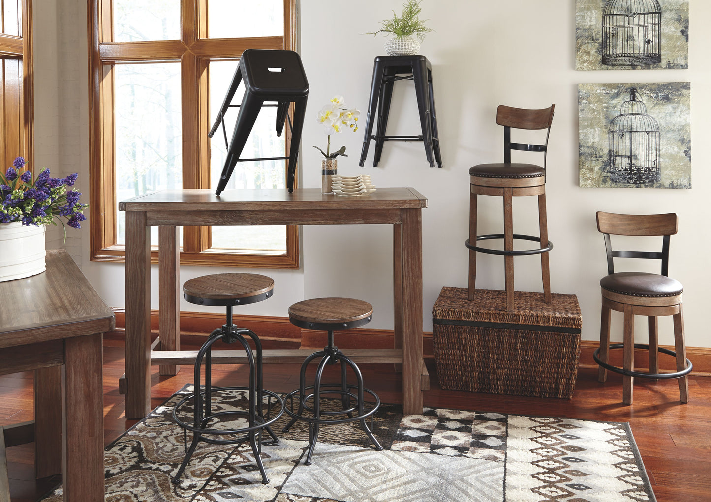 Pinnadel - Swivel Barstool