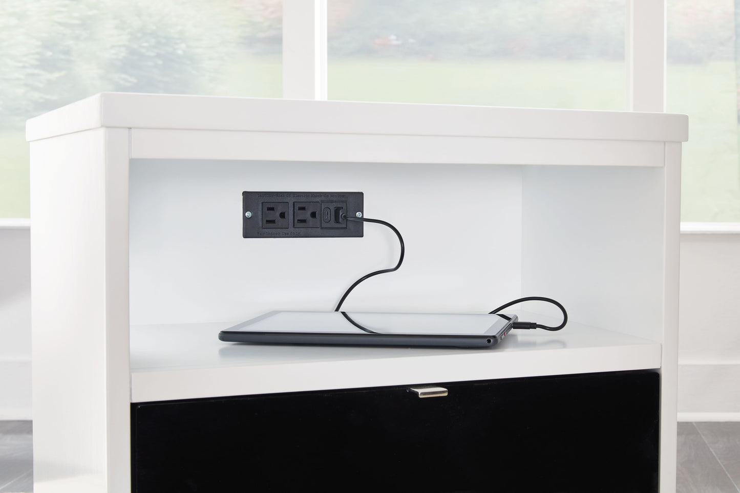 Gardoni - Chair Side End Table - White / Black