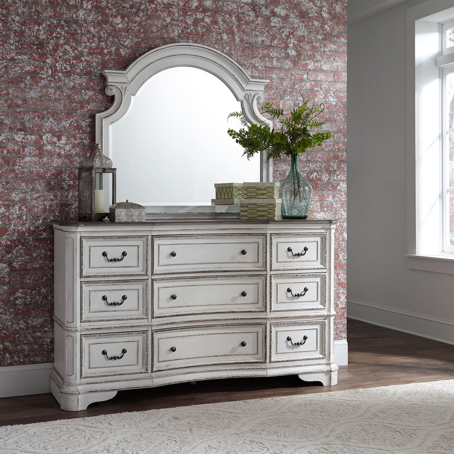 Magnolia Manor - 9 Drawer Dresser - White