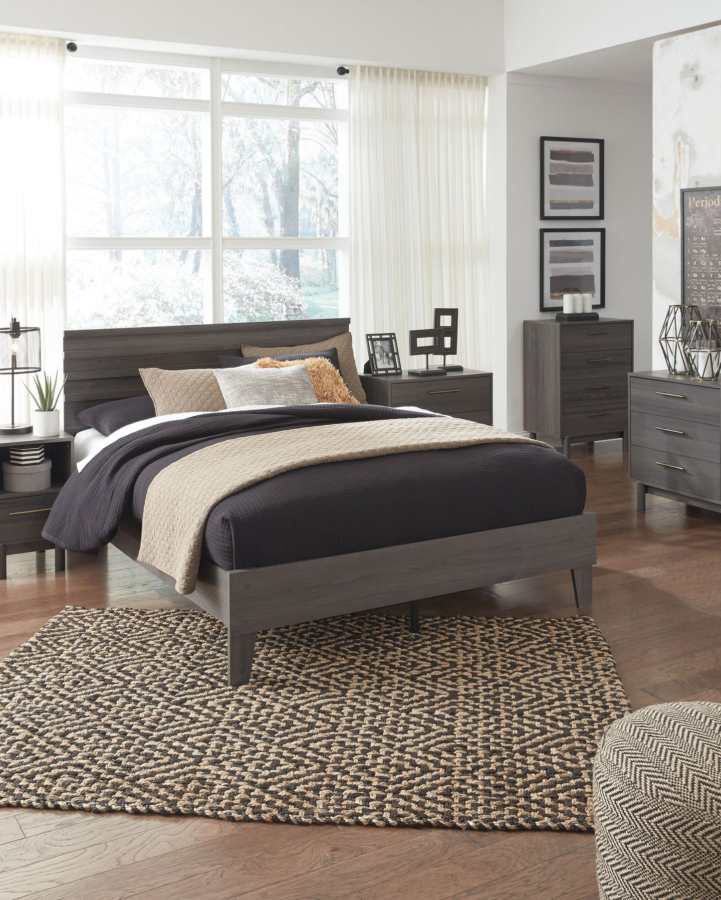 Brymont - Panel Platform Bed